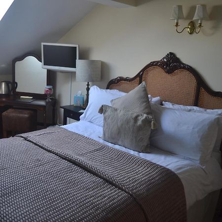 The Waltzing Weasel B&B Birch Vale Room photo