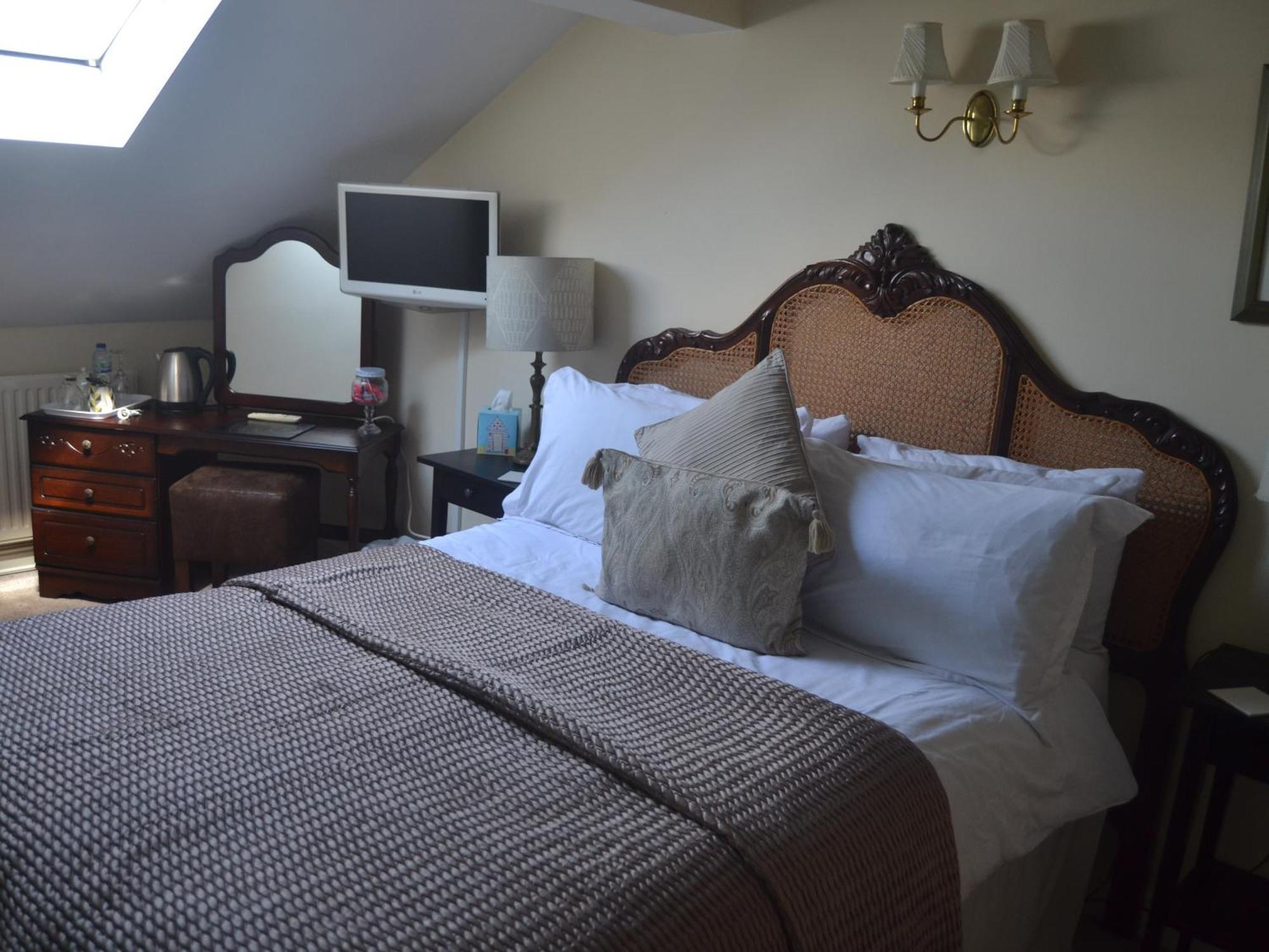 The Waltzing Weasel B&B Birch Vale Room photo